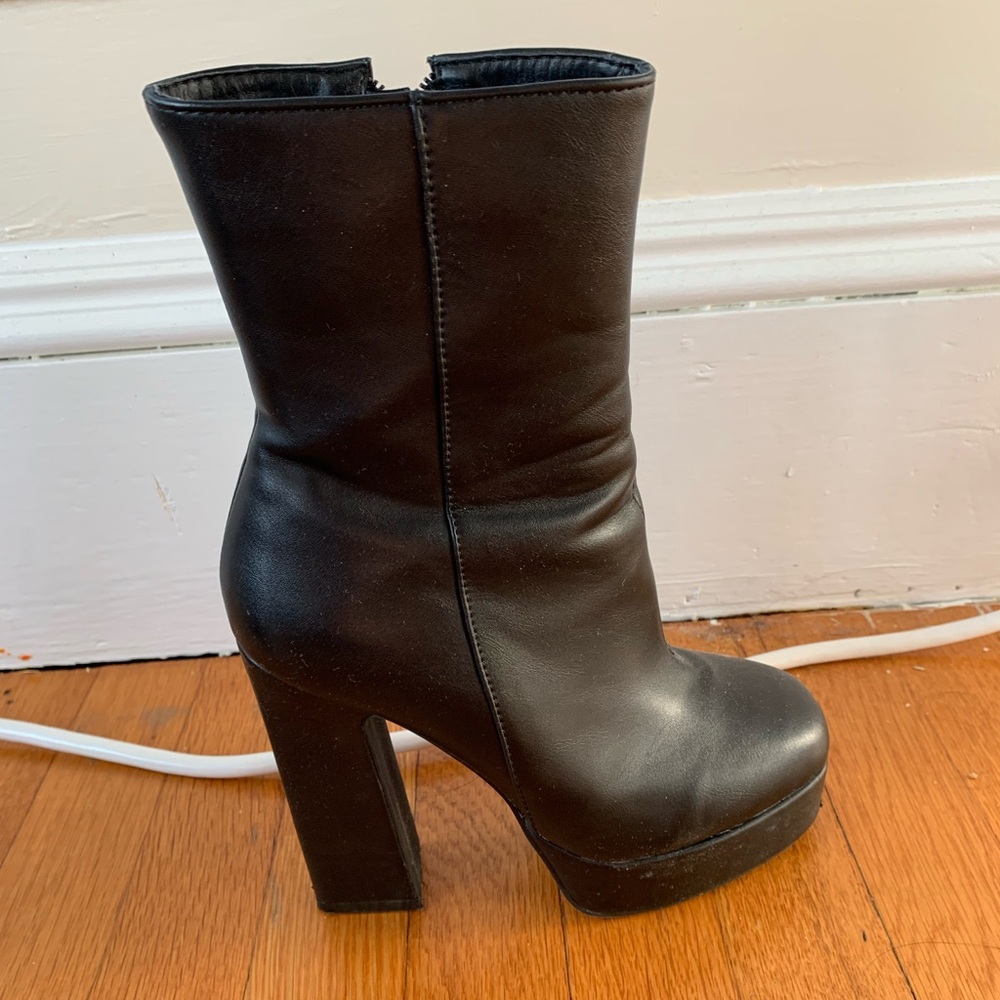 PLT black platform boot size 7